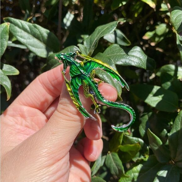 Renaissance Dragon Brooch Green & Yellow Gold Tone Engraved details folded wings - Picture 2 of 4